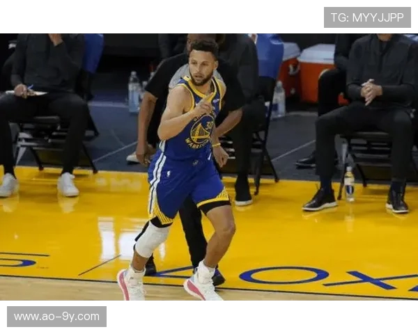 聚焦实况足球比赛关键失误解析对胜负走势的深远影响与战术变化因素